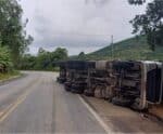 BR-262 é parcialmente interditada após carreta tombar em Iúna