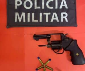 Dupla de moto bate em viatura e atira em policiais em Atílio Vivácqua