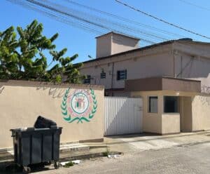Jovens são detidos após soltar rojões na base da Guarda de Anchieta Guarda Municipal de Anchieta