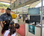 Alunos se encantam com aparelhos de tecnologia no Fórum de Piscicultura