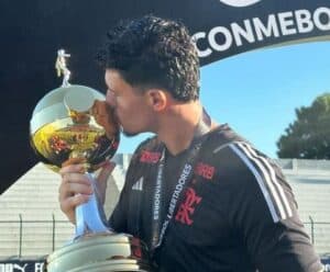 Fla conquista a Libertadores Sub-20 com goleiro revelado em Cachoeiro Taça da Copa Libertadores Sub-20