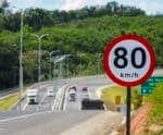 Mais de 20 pessoas ficam feridas em acidente com ônibus e carro na BR-101