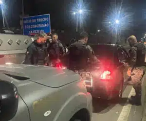 Guarda prende assaltantes e recupera carro de motorista de aplicativo no ES Guarda de Vitória prende dois assaltantes e recupera carro de motorista de aplicativo