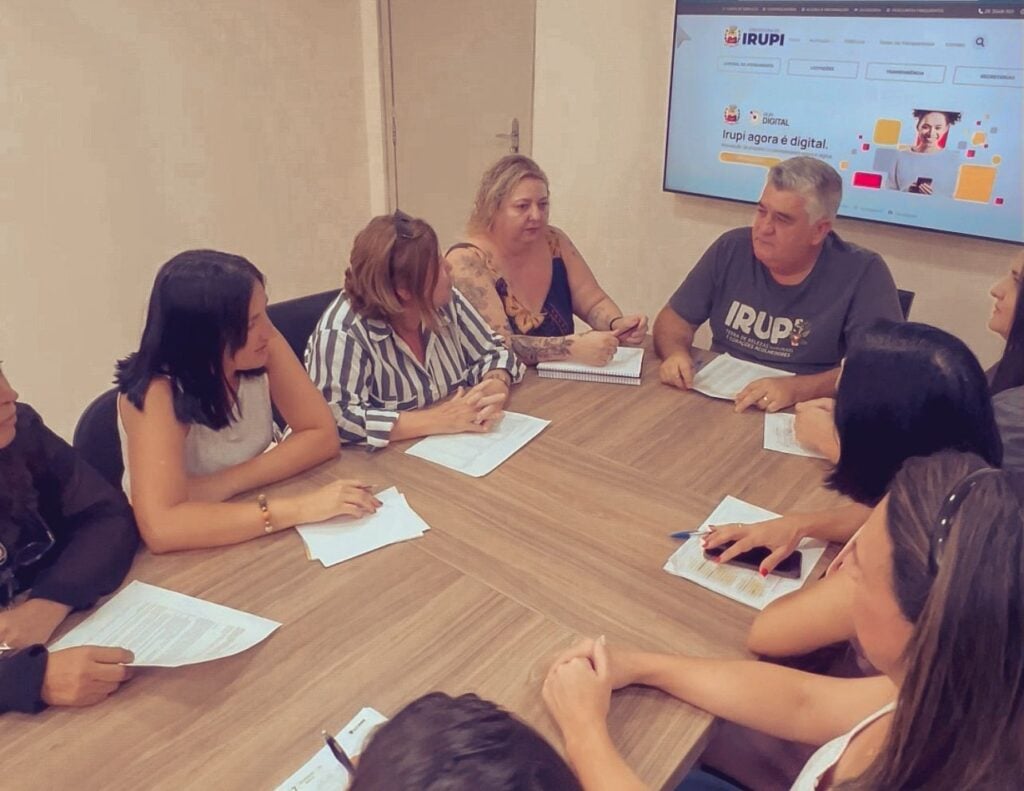 Edm6ilson em reunião com servidoras