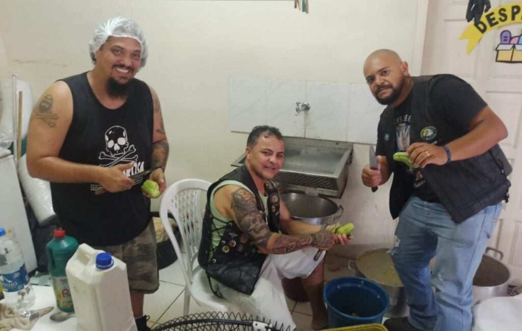 Doações do Moto Clube de Guaçuí para cidade de Apiacá