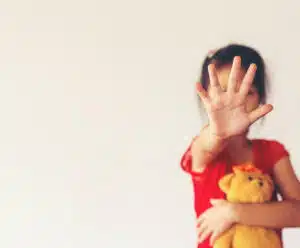 Criança reclama de dor no banho e mãe descobre abuso sexual no ES abuso sexual infantil - estupro