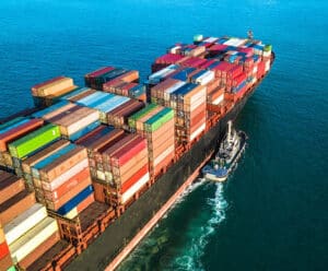 Alta ou queda? Confira o desempenho do ES no comércio exterior Navio usado para transporte de mercadorias para o comercio exterior