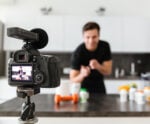 Youtuber famoso é autuado por injúria