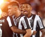 Na estreia de Artur Jorge, Botafogo supera Atlético-GO e vence a 1ª no Brasileirão