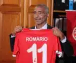 Romário assina contrato com o América-RJ e pode voltar a jogar aos 58 anos