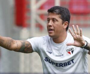 São Paulo demite Thiago Carpini após derrota para o Flamengo Thiago Carpini