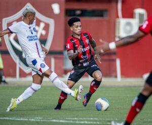 Vitória faz 2 a 0, mas cede empate ao Bahia na volta do clássico baiano ao Brasileirão Vitória e Bahia