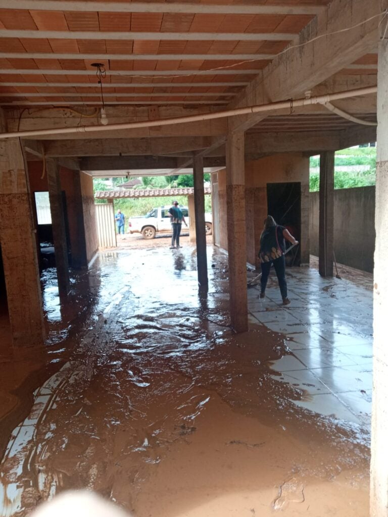 Unimed Sul Capixaba realiza mutirão de limpeza na cidade de Mimoso