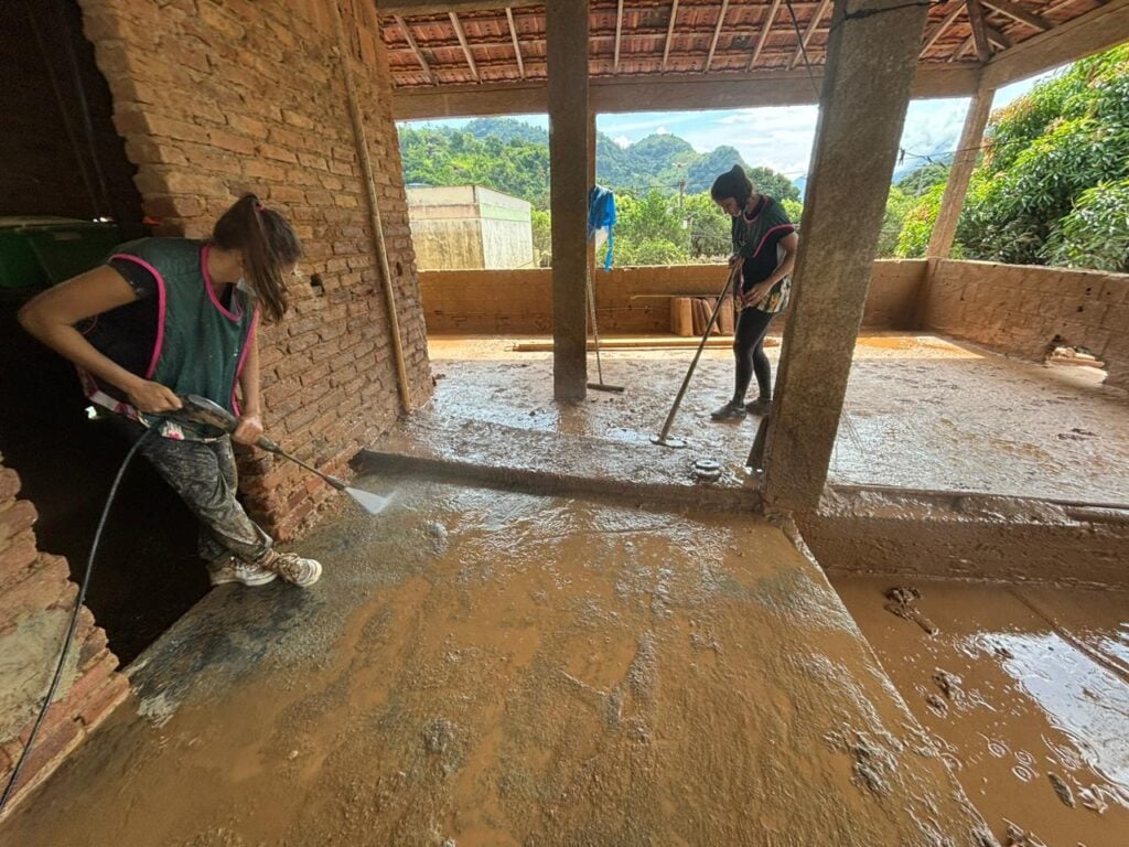 Unimed Sul Capixaba realiza mutirão de limpeza na cidade de Mimoso