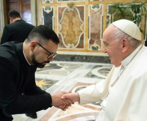 Padre Diocesano de Cachoeiro participa de audiência com Papa Papa