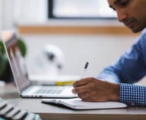 Processo seletivo oferta cursos técnicos gratuitos em Cachoeiro Estágio - bolsa - estudantes - trabalho - escritório - cursos técnicos