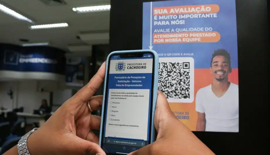 População pode participar apontando a câmera do celular para o QR code nos cartazes afixados em locais de atendimento ao público.
Foto: Márcia Leal/PMCI População pode participar apontando a câmera do celular para o QR code nos cartazes afixados em locais de atendimento ao público.
Foto: Márcia Leal/PMCI