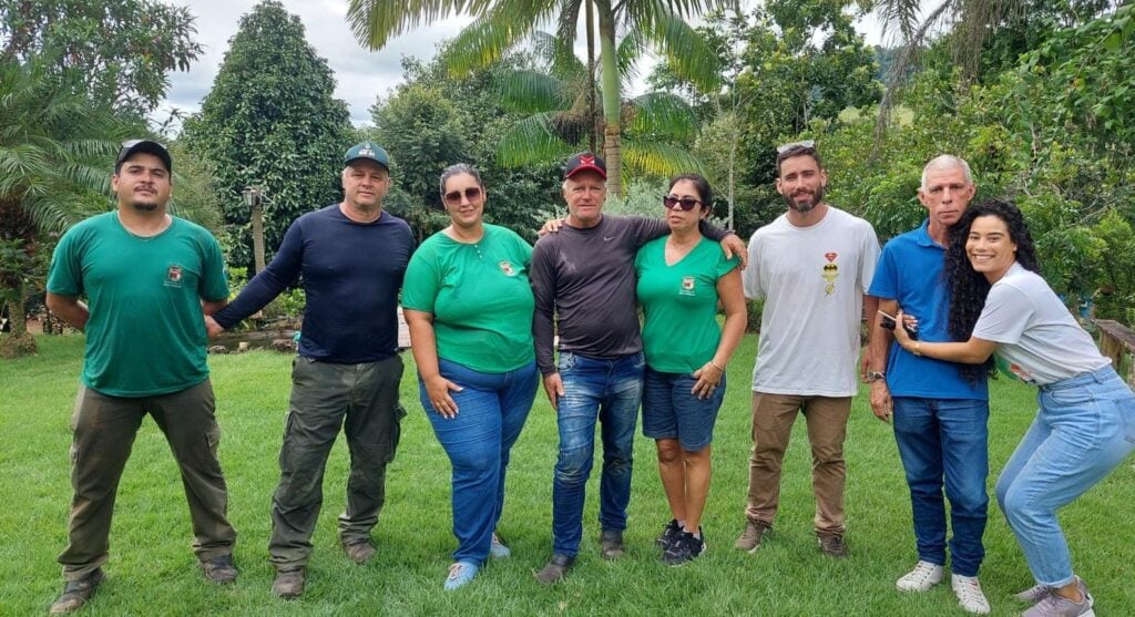 Nascente, afluente do rio Joeba, é recuperada com plantio de árvores em Anchieta