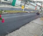Vídeo mostra motociclista sendo atingido por carro em Cachoeiro