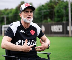 Álvaro Pacheco pede espírito vencedor ao Vasco: “Mostrar vontade de ganhar”