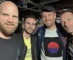 Coldplay muda todo o visual das redes sociais e fãs especulam sobre futuro da banda