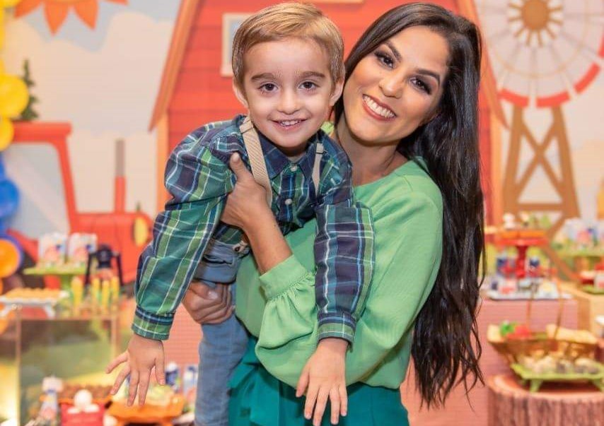 Gisele Almeida, de 38 anos, é mãe de um menino de 4 anos chamado Bernardo, e está grávida de 22 semanas de Alice (Foto: Arquivo pessoal) Gisele Almeida, de 38 anos, é mãe de um menino de 4 anos chamado Bernardo, e está grávida de 22 semanas de Alice (Foto: Arquivo pessoal)