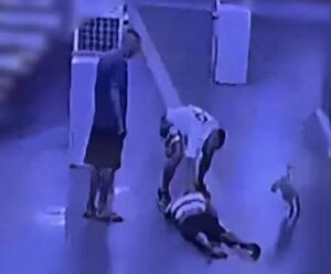 Homem é espancado até a morte após discussão em terminal rodoviário Homem espancado até a morte