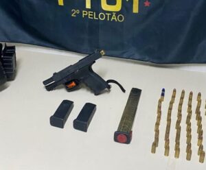 Jovem suspeito na morte de idoso é detido com arma e munições no ES Jovem detido em Vitória