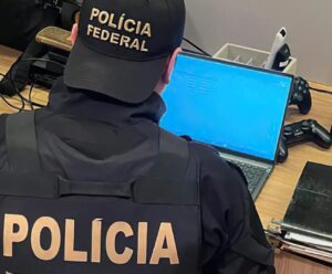 PF prende homem que importava peças de armas ilegalmente dos EUA PF prende homem que importava peças de armas ilegalmente dos EUA