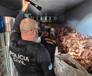 Polícia apreende 17 toneladas de restos de animais irregulares no ES. Restos de animais