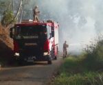 Bombeiros combatem incêndio florestal em Ibatiba