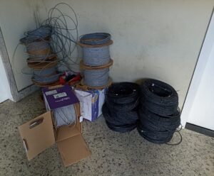 Polícia Civil prende dois homens e apreende materiais furtados no ES Polícia Civil apreende fios roubados