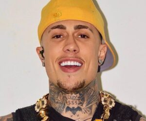 Qual é o valor do cachê de MC Daniel? Funkeiro revela cifra e ostenta com notas de R$ 100 MC Daniel
