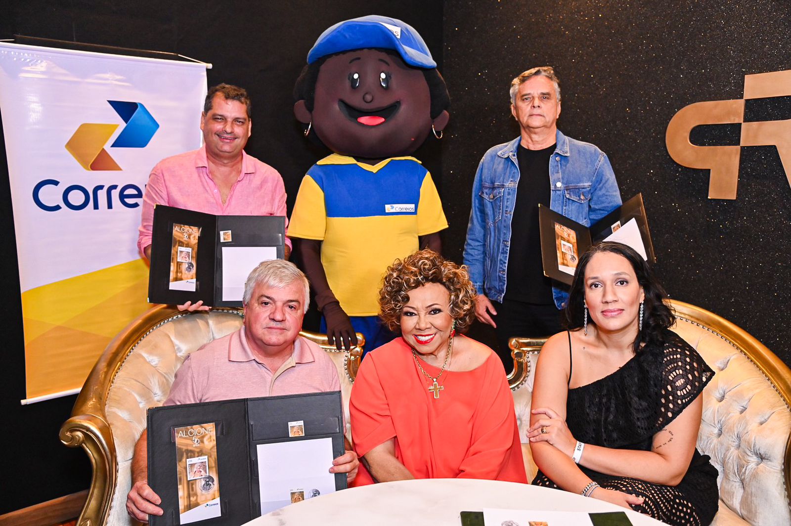 Alcione é homenageada no ES com Selo institucional