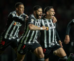 Atlético-MG marca no último lance e vence o Internacional