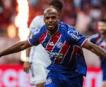 Bahia aproveita expulsão, vence o Cruzeiro de virada no Brasileirão