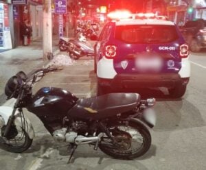 Homem é preso pilotando moto com restrição em Cachoeiro Cachoeiro