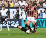 Corinthians e São Paulo empatam clássico tenso com golaços e tempos opostos
