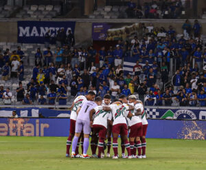 Cruzeiro vence e afunda Fluminense na zona de rebaixamento do Brasileirão Cruzeiro e Fluminense