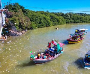 Anchieta realiza tradicional Festa de São Pedro, confira a programação Festa de São Pedro em Anchieta -Procissão marítima