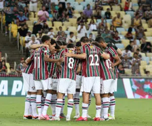 Sem Diniz, Fluminense perde para o Vitória e se afunda na lanterna Fluminense