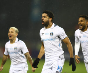 Grêmio vence Huachipato e garante a classificação na Libertadores Grêmio