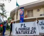 MST ataca sede do PL para “defender natureza”