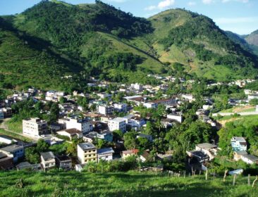Interdição altera trânsito em rua de Mimoso do Sul; entenda