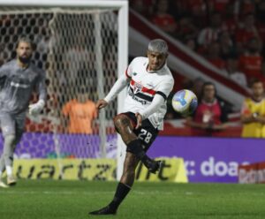 São Paulo esbarra no goleiro e empata sem gols com o Internacional São Paulo e Internacional