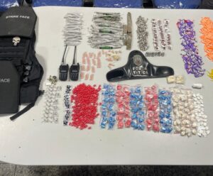 Polícia Militar apreende drogas e placas de coletes balísticos no ES Polícia Militar apreende drogas