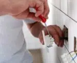 Confira os cuidados para evitar acidentes com choque elétrico