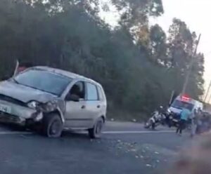 Motociclista fica ferido após cair de moto na ES 490, em Itapemirim Acidente de motociclista em Itapemirim