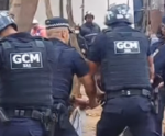 Agentes da GCM são filmados agredindo um homem. Confira!
