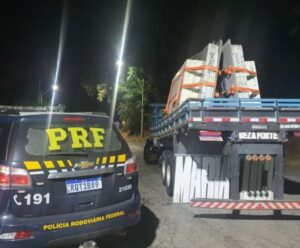 PRF flagra irregularidades no transporte de rochas ornamentais na BR-101 BR-101
